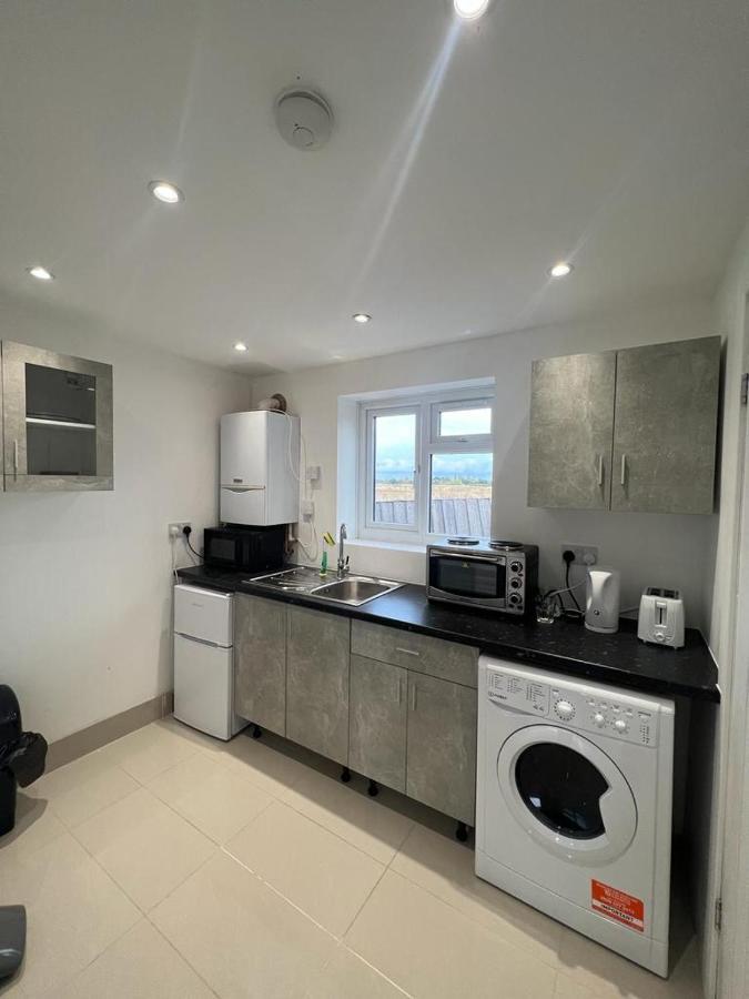 Large Studio Flat B Near Heathrow Hillingdon Eksteriør billede